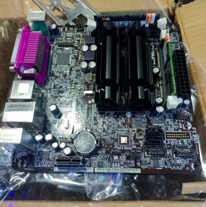 بندل برده +معالج  AMD + تبريد ذاتي + رمات 8 (  AS Rock Q1900B-ITX)